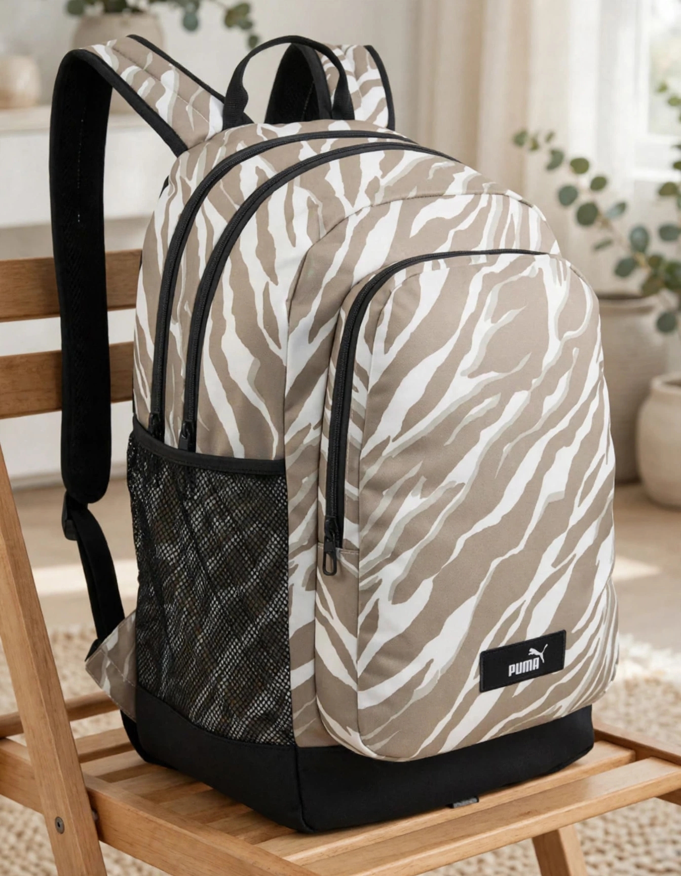 Mochila Estampada PUMA Academy en color beige con estampado tipo animal print
