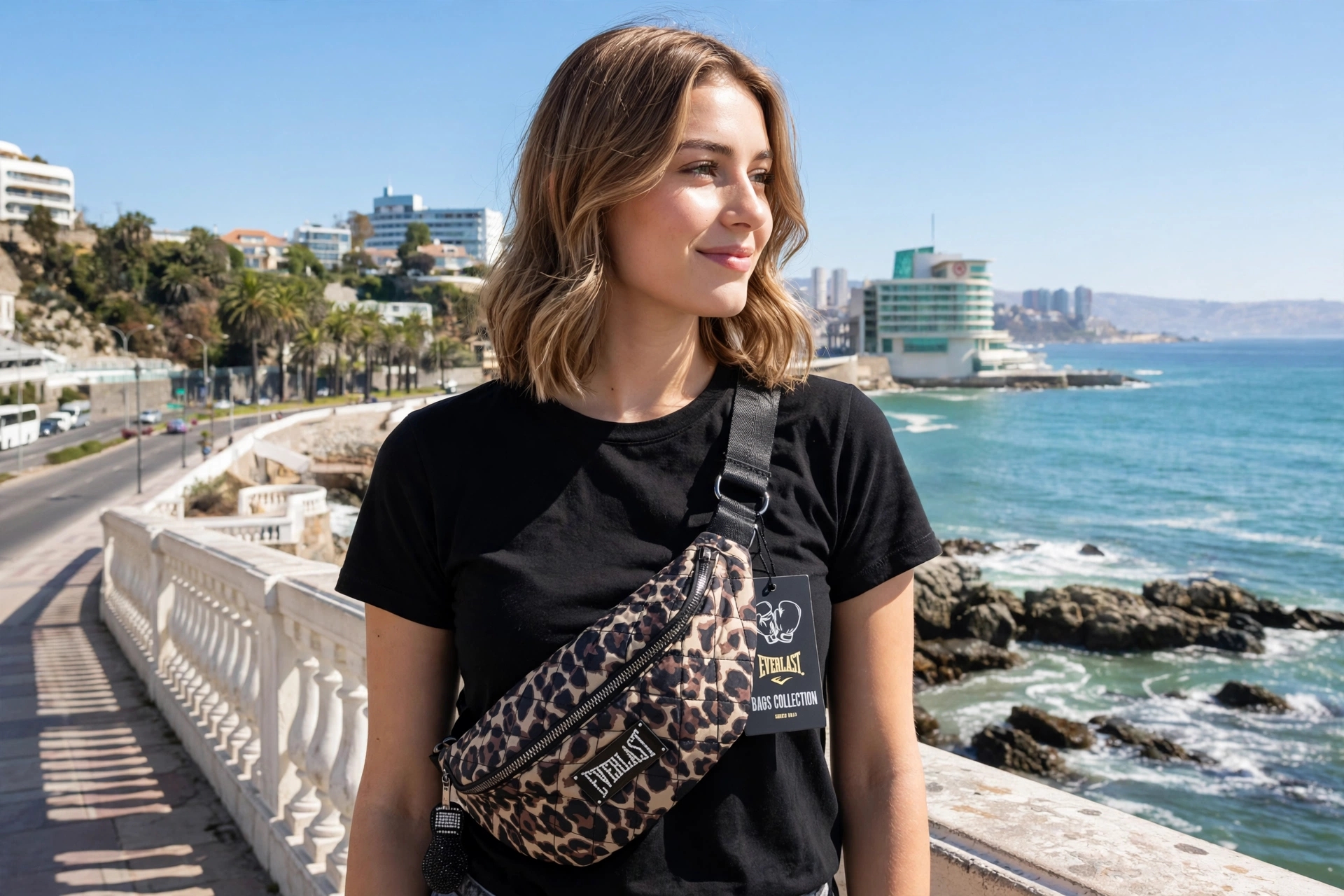 banano o riñonera acolchado con estampado de leopardo (animal print) y etiqueta de la marca Everlast