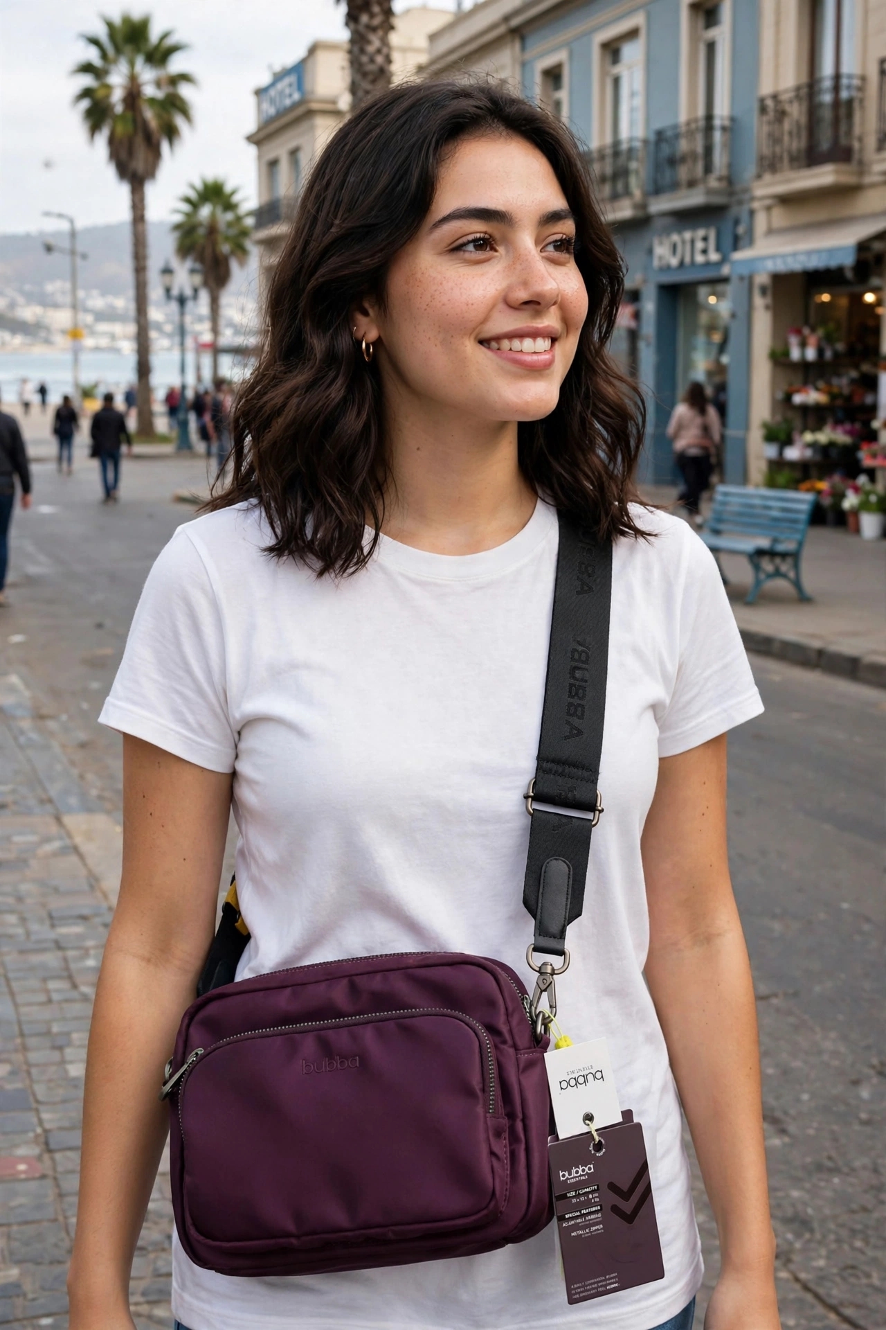 cartera es el modelo Handbag Victoria Chambord de la marca Bubba Essentials