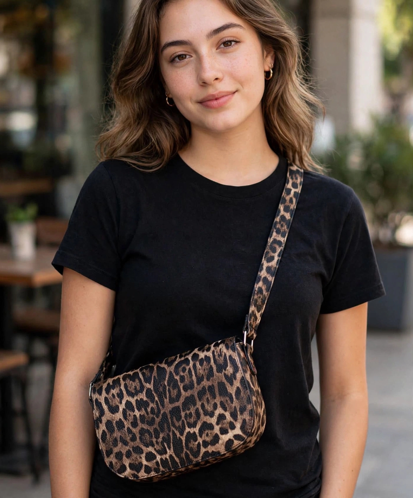 cartera tipo bandolera (crossbody) con estampado animal print